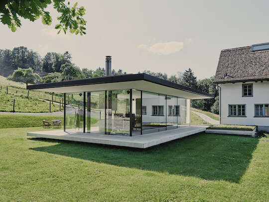 Glass house inspired by Philip Johnson’s Glass House